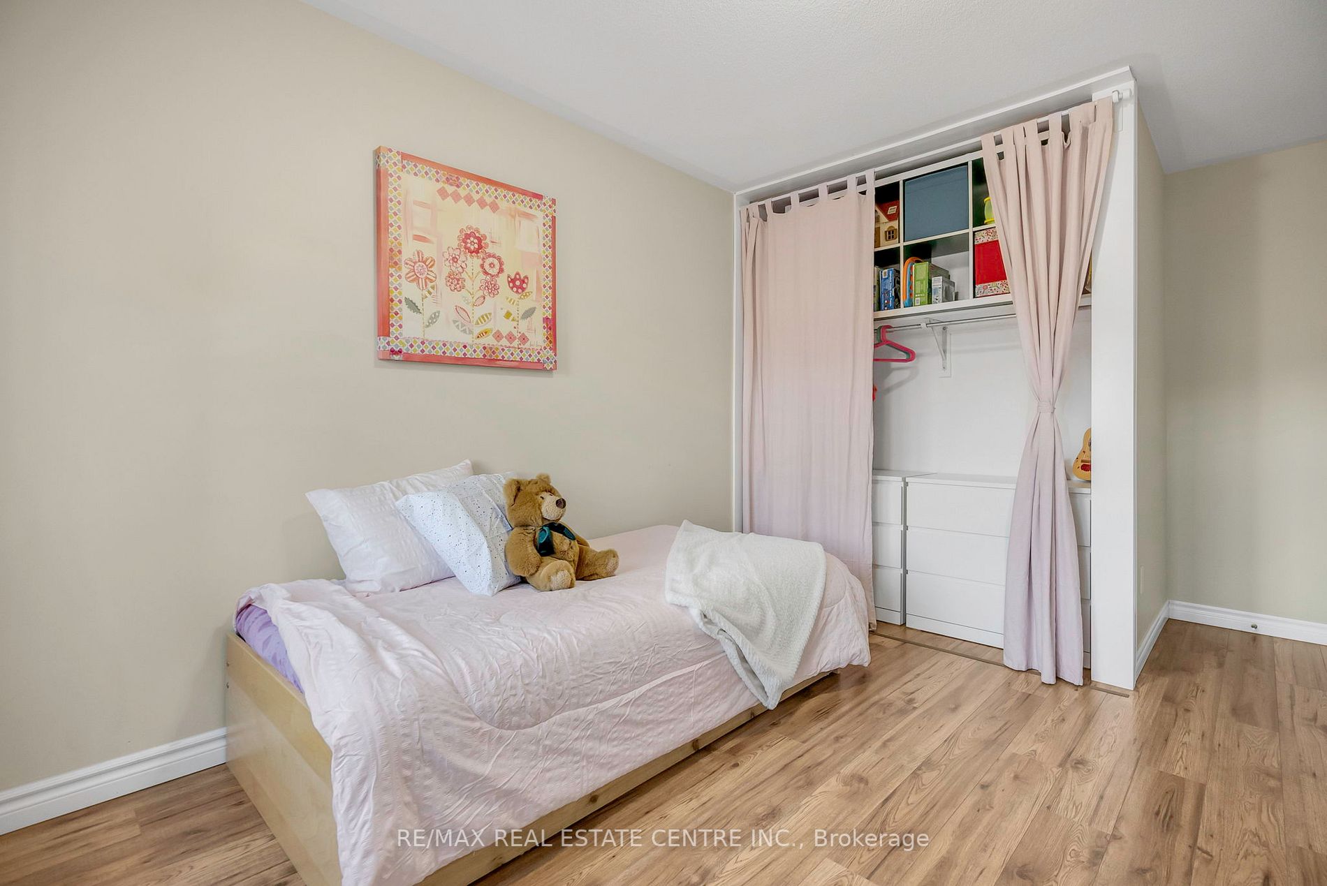 123 Swindale Dr