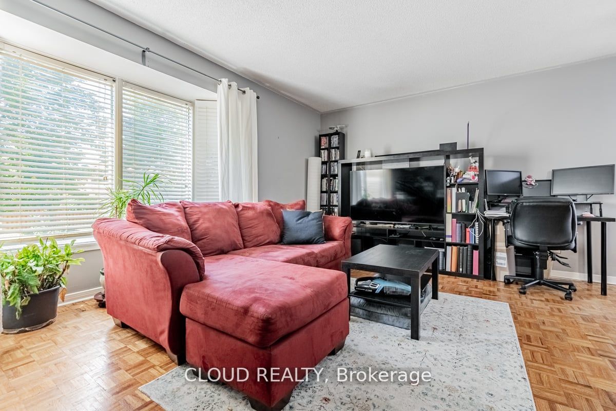 1089 Ivandale Dr S