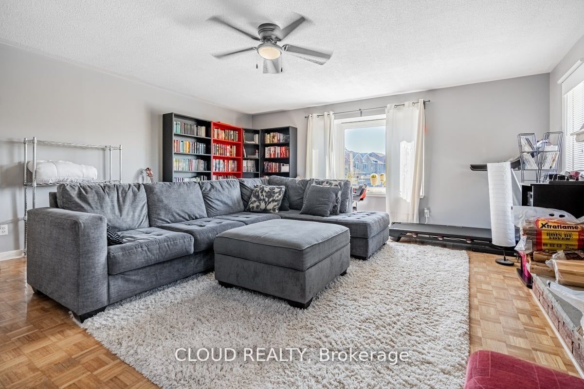 1089 Ivandale Dr S