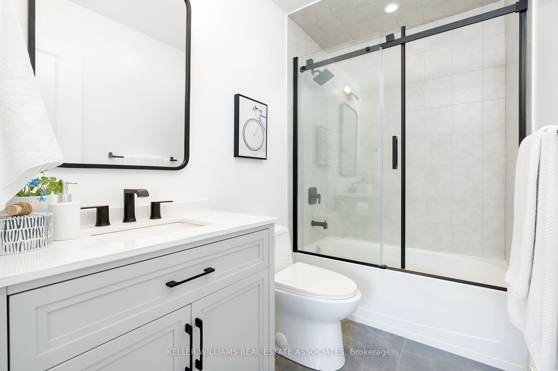 2220 Queensway Dr, #14