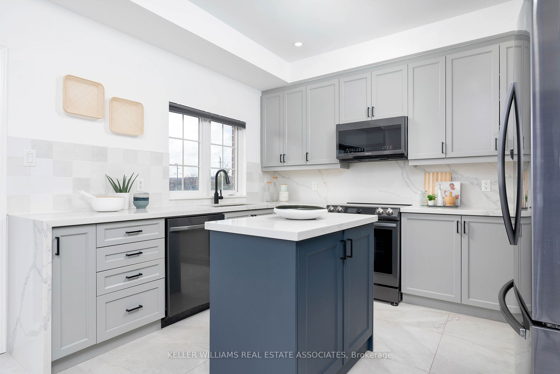 2220 Queensway Dr, #14