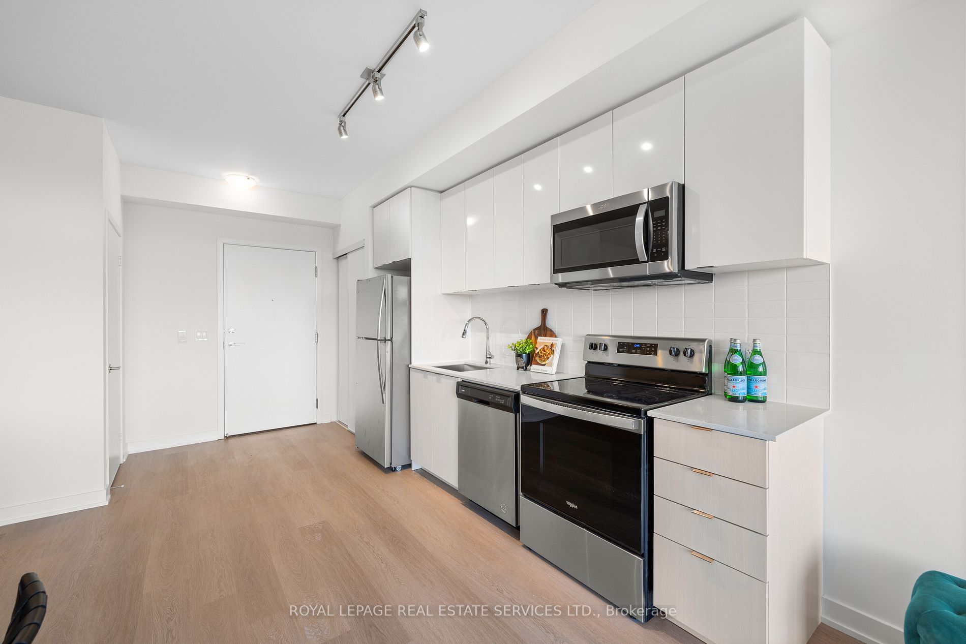 859 The Queensway, #716