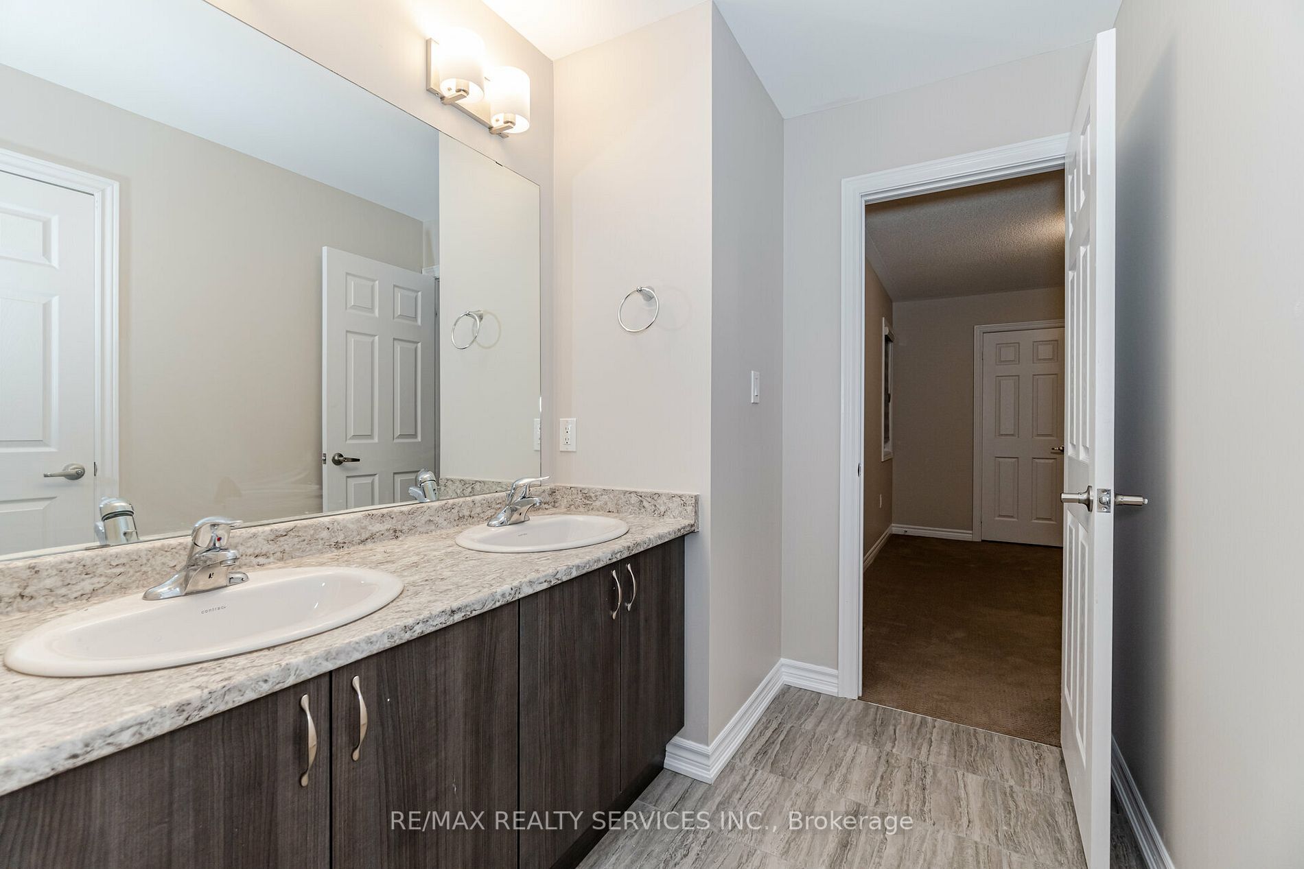 63 Royal Fern Cres