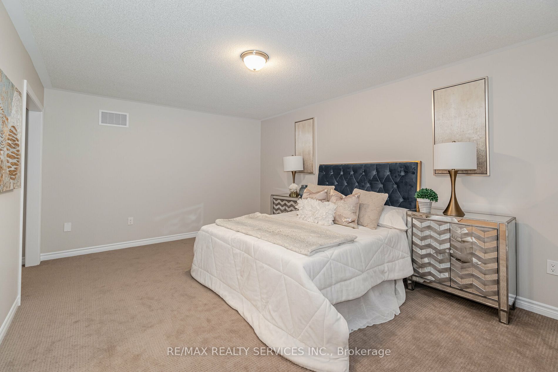 63 Royal Fern Cres