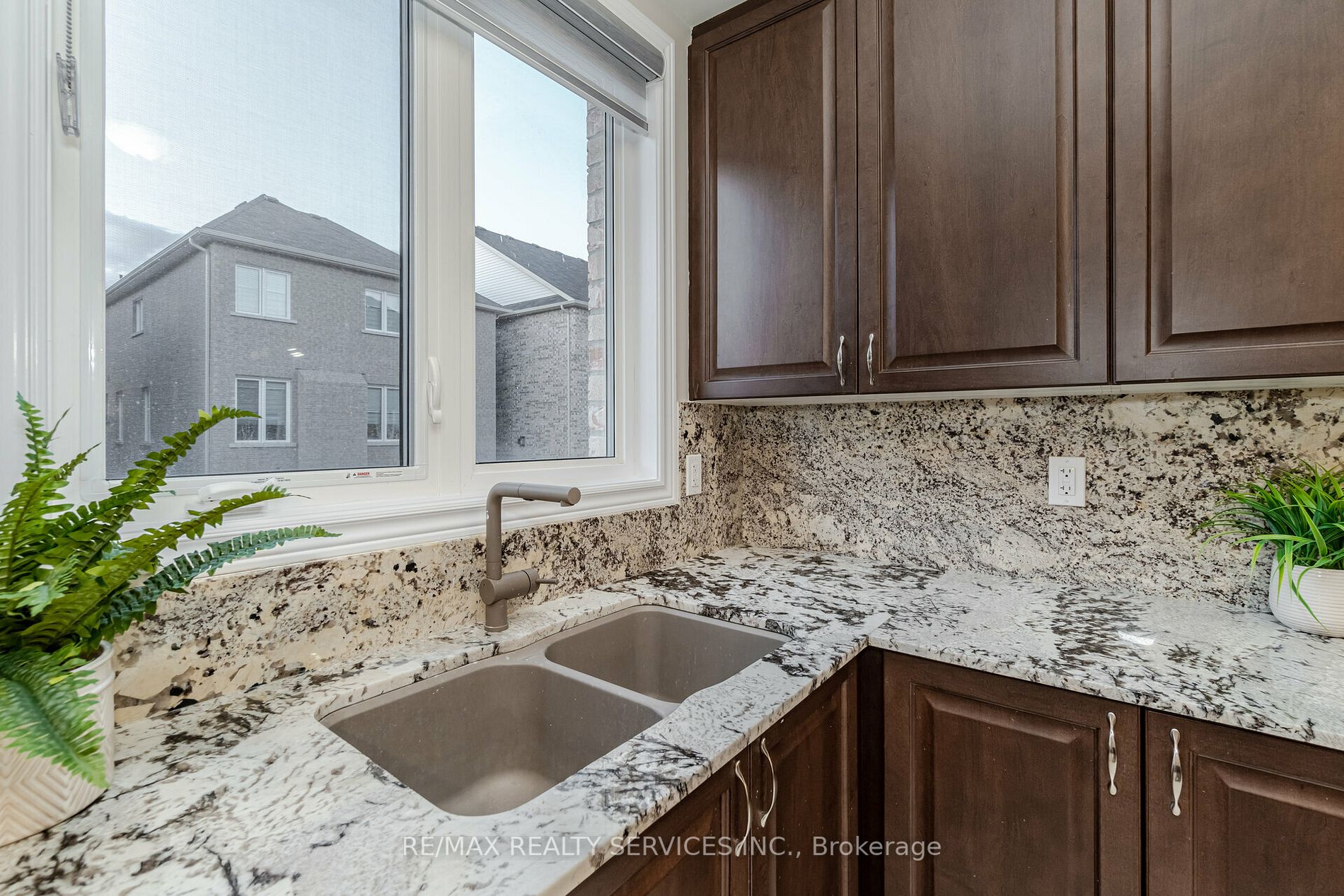 63 Royal Fern Cres