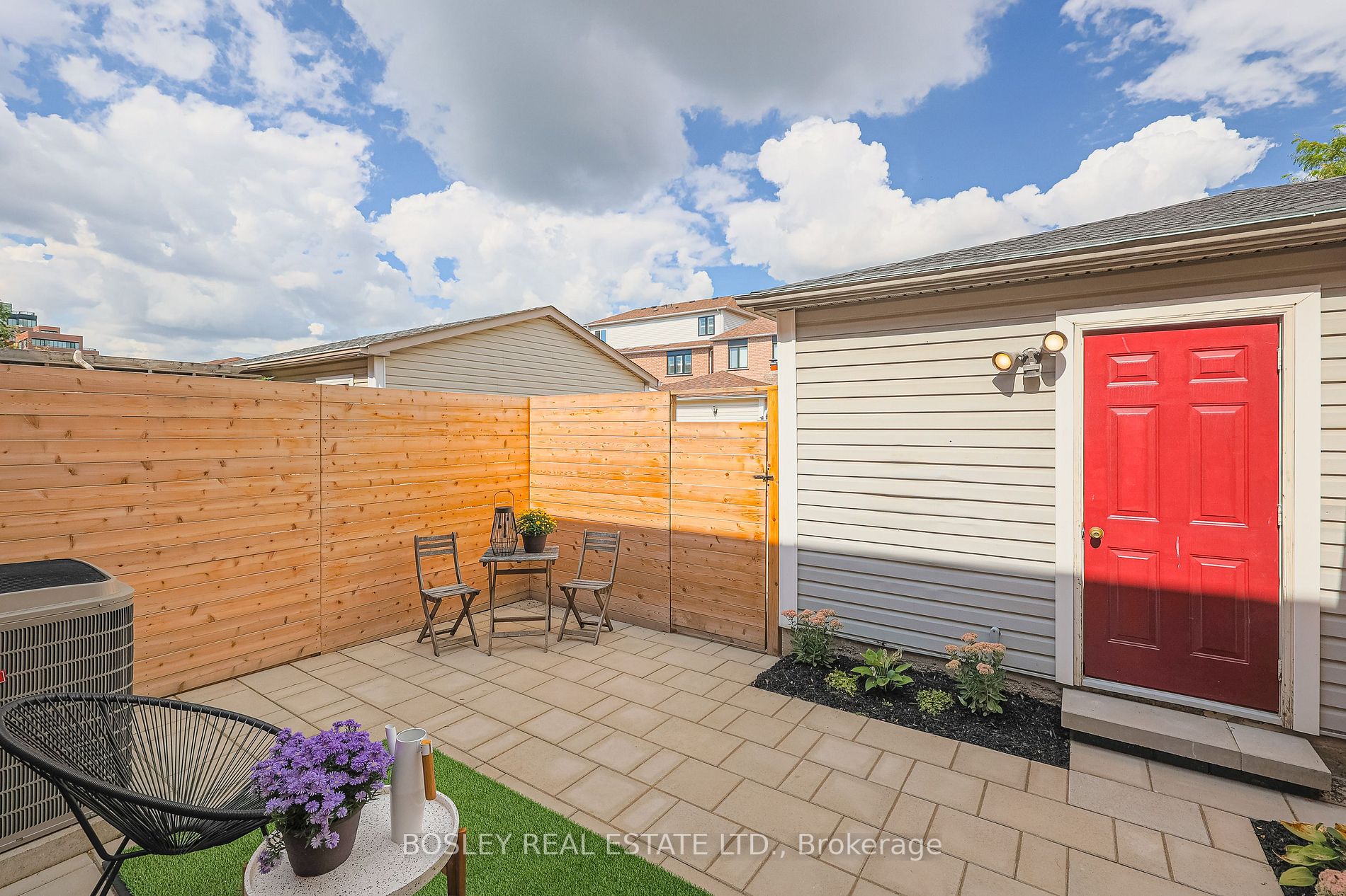 2148 St Clair Ave W