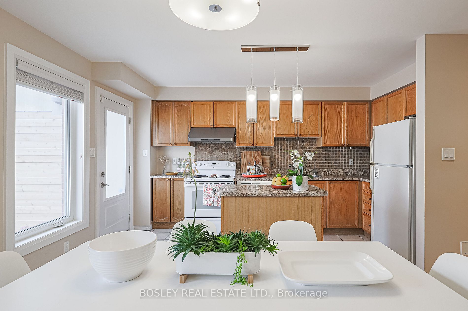 2148 St Clair Ave W