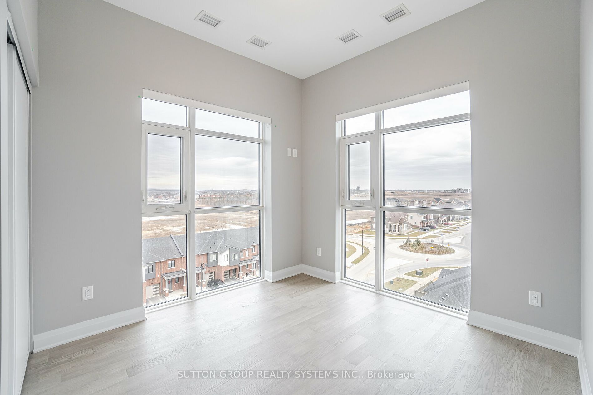 460 Gordon Krantz Ave, #602