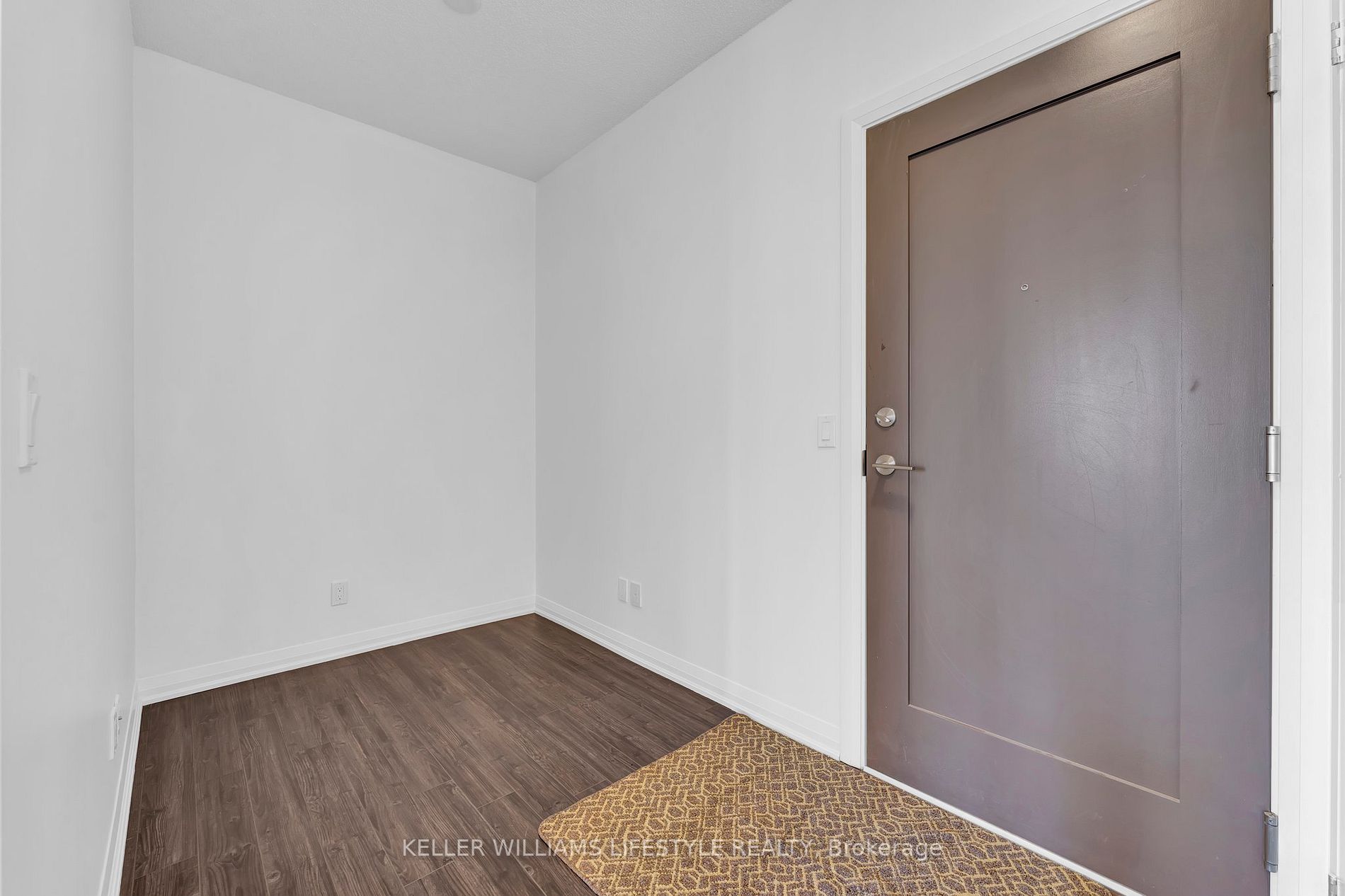 75 Eglinton Ave W, #903