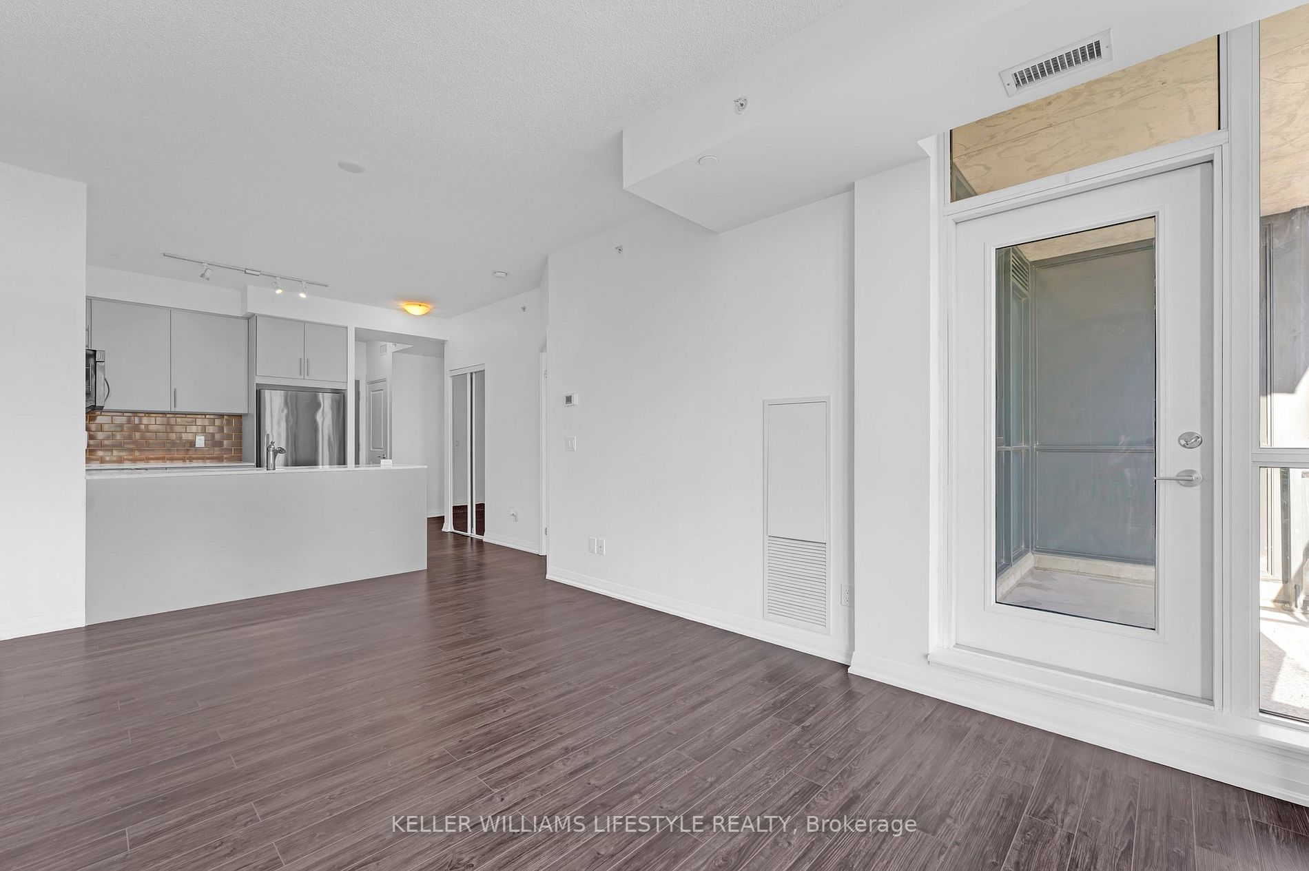 75 Eglinton Ave W, #903
