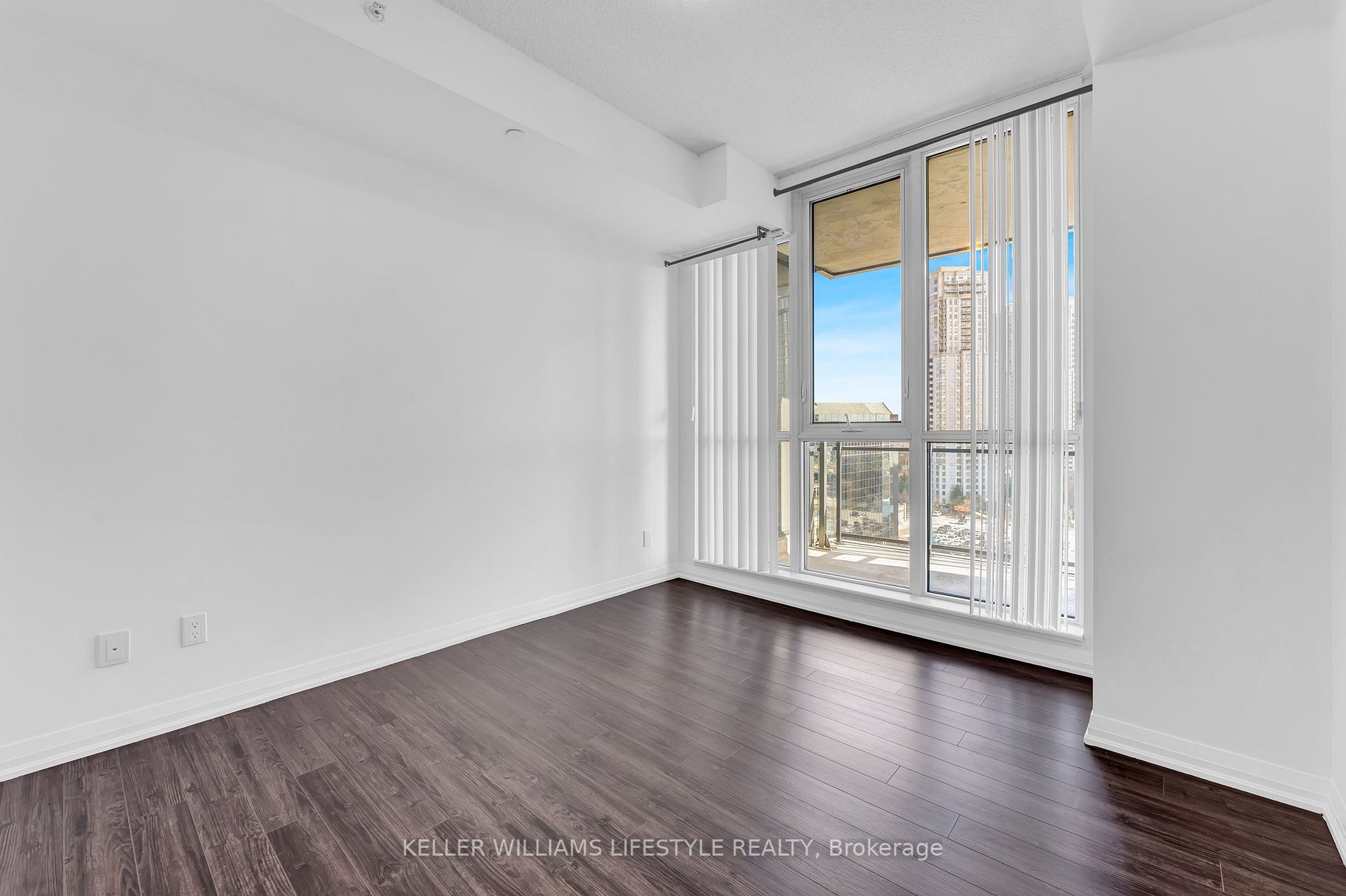75 Eglinton Ave W, #903