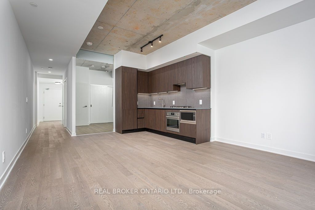 2720 Dundas St W, #206