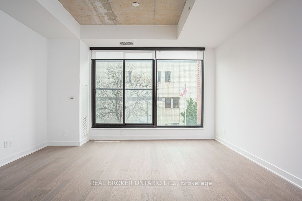 2720 Dundas St W, #206