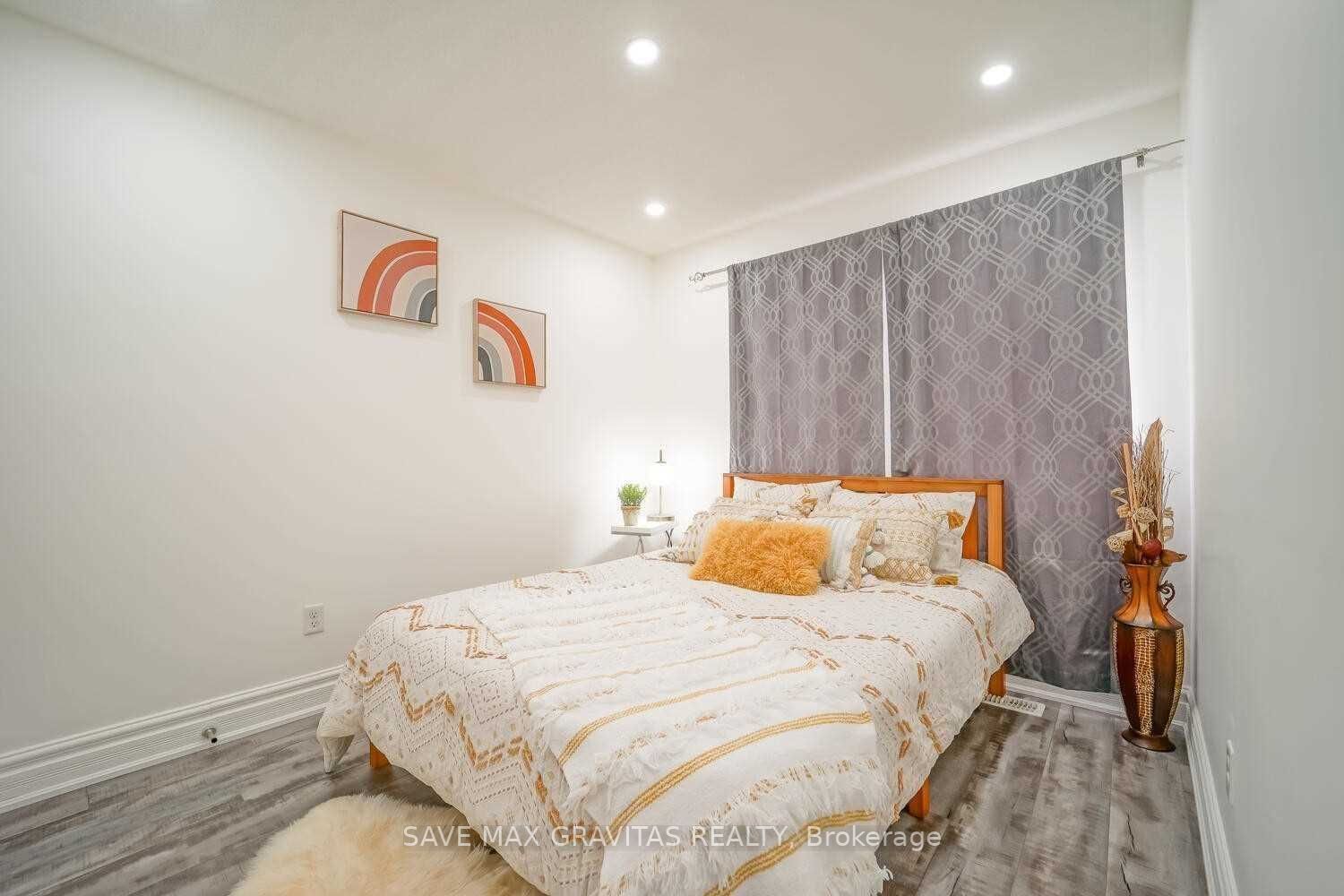 10 Thornbush Blvd W