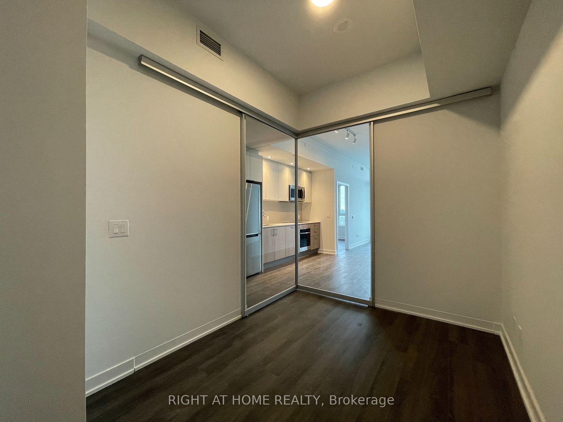 1926 Lakeshore Blvd W, #4205