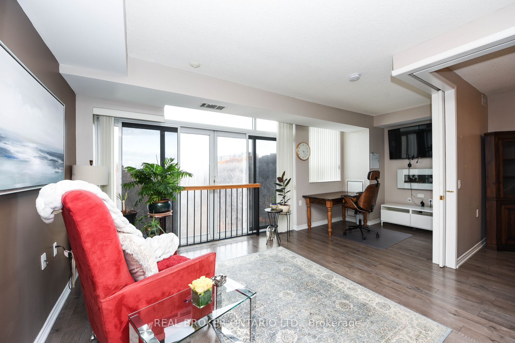 200 Burnhamthrope Rd E, #607