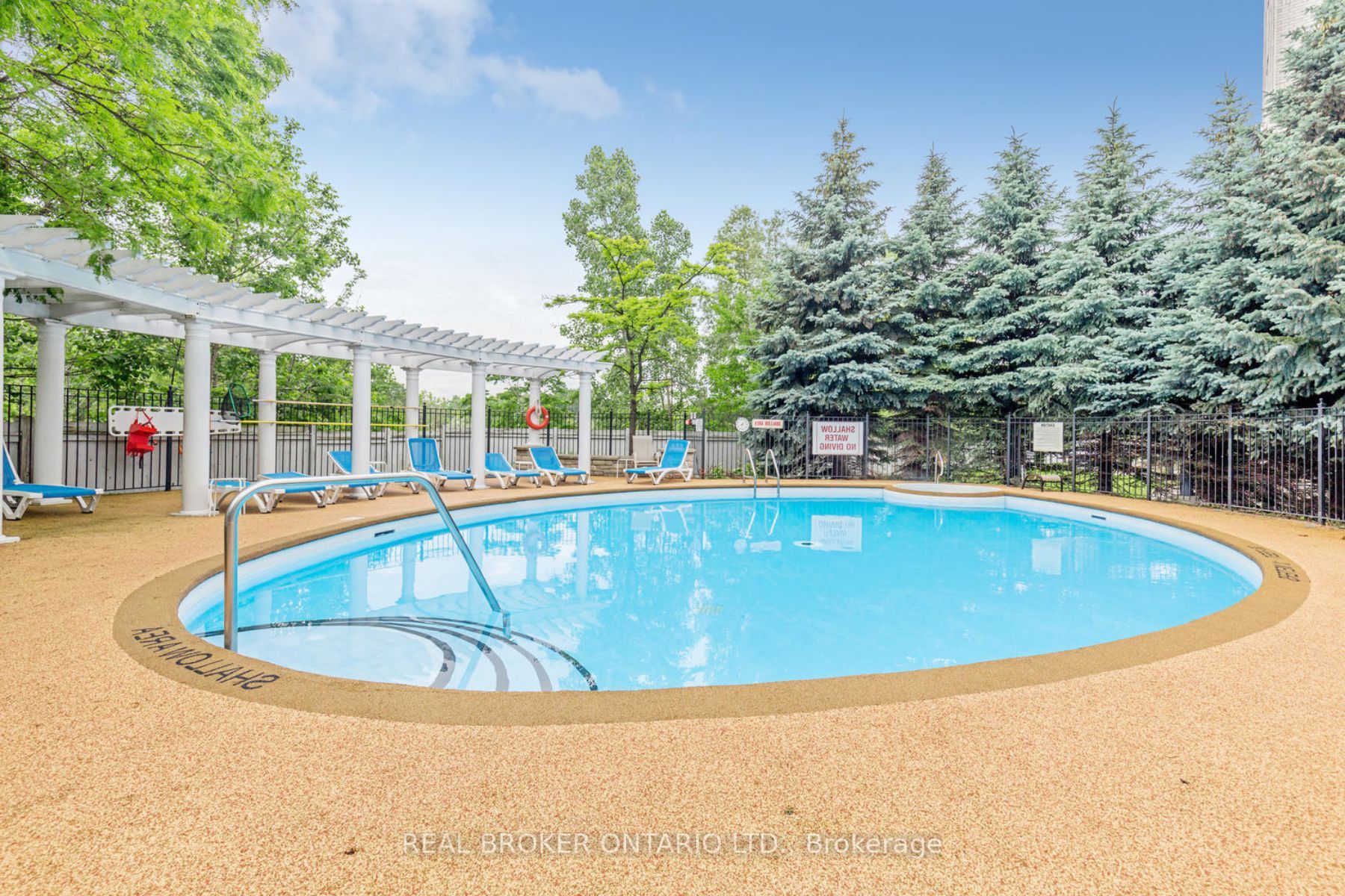 200 Burnhamthrope Rd E, #607