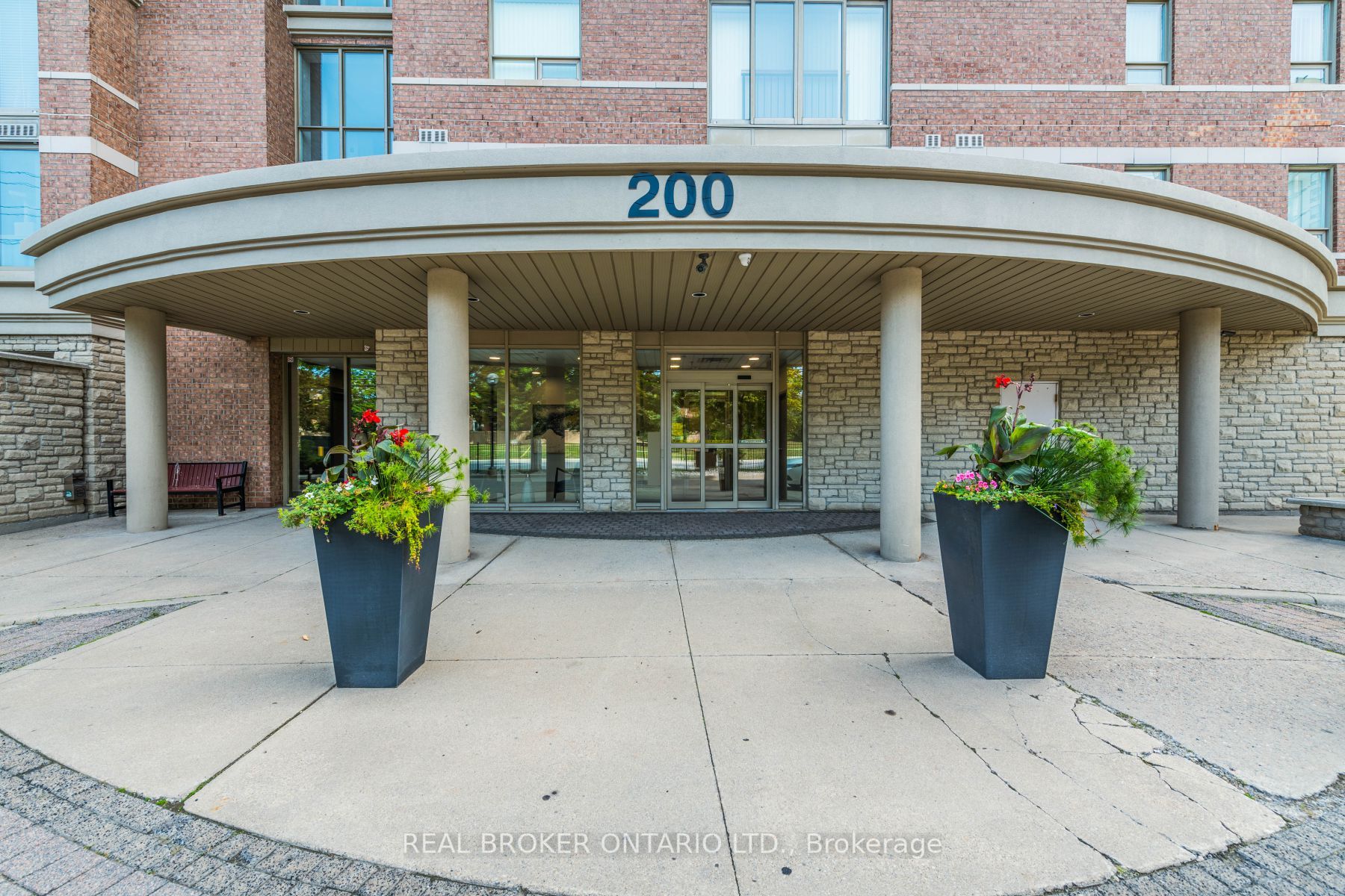 200 Burnhamthrope Rd E, #607