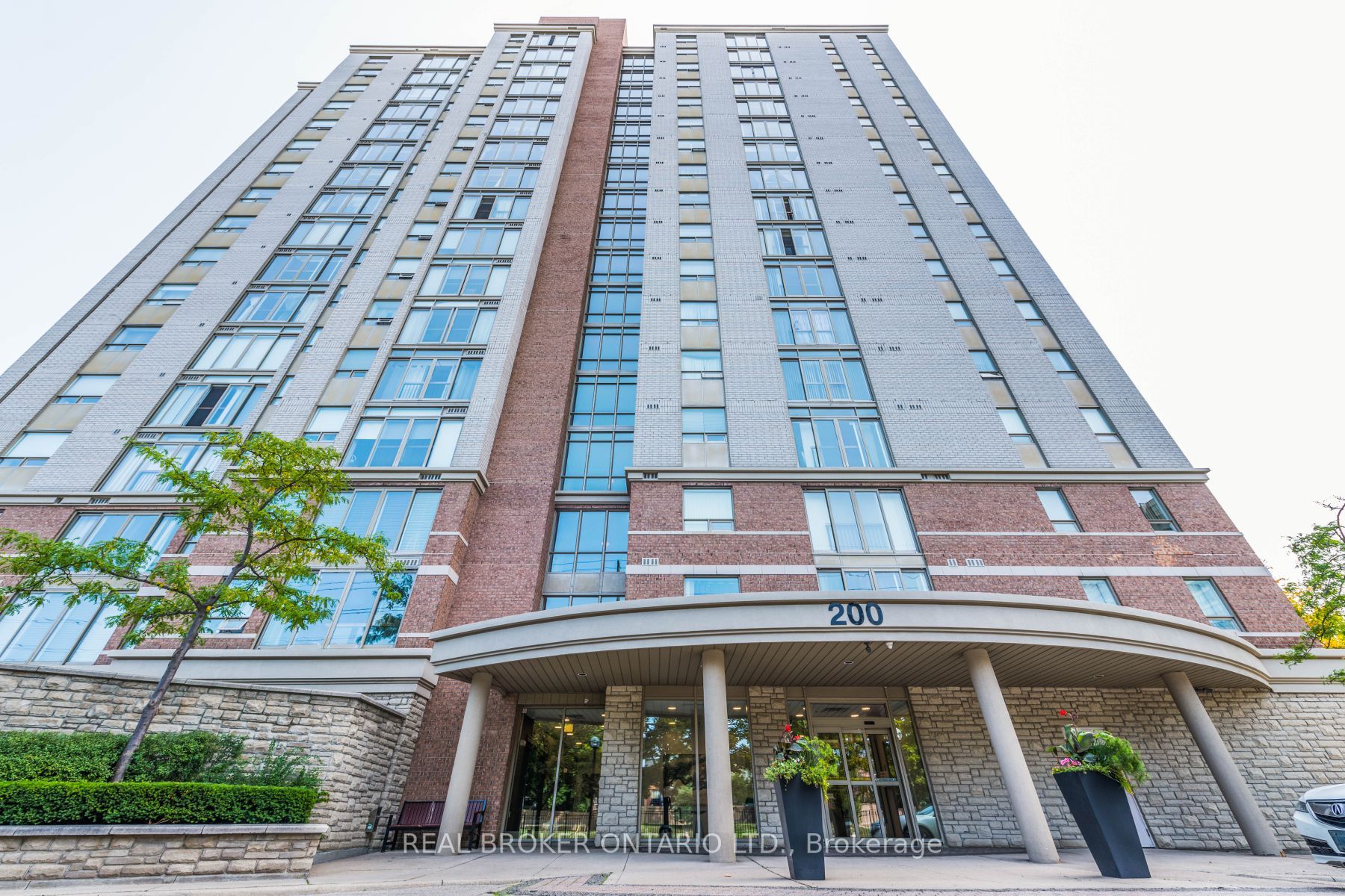 200 Burnhamthrope Rd E, #607