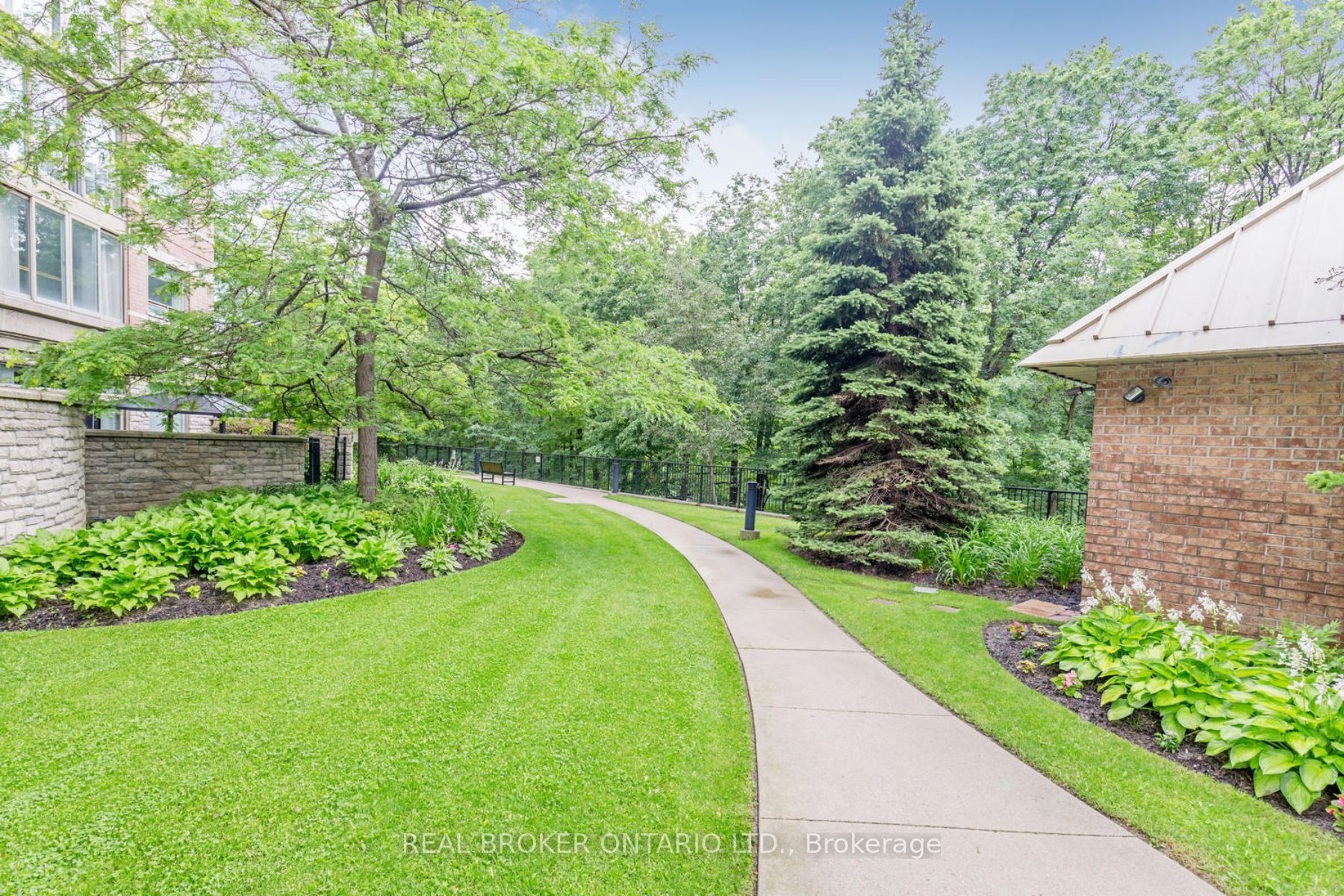 200 Burnhamthrope Rd E, #607