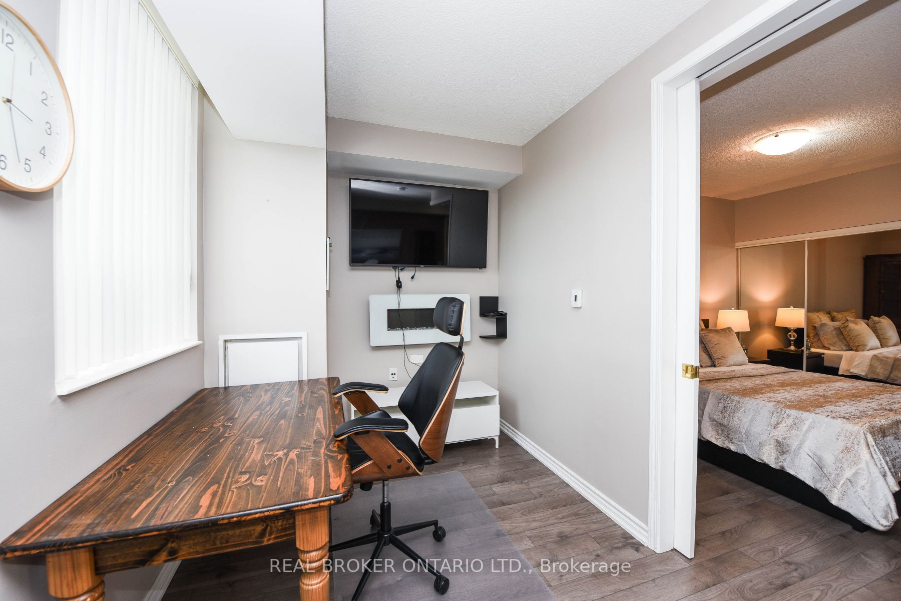 200 Burnhamthrope Rd E, #607