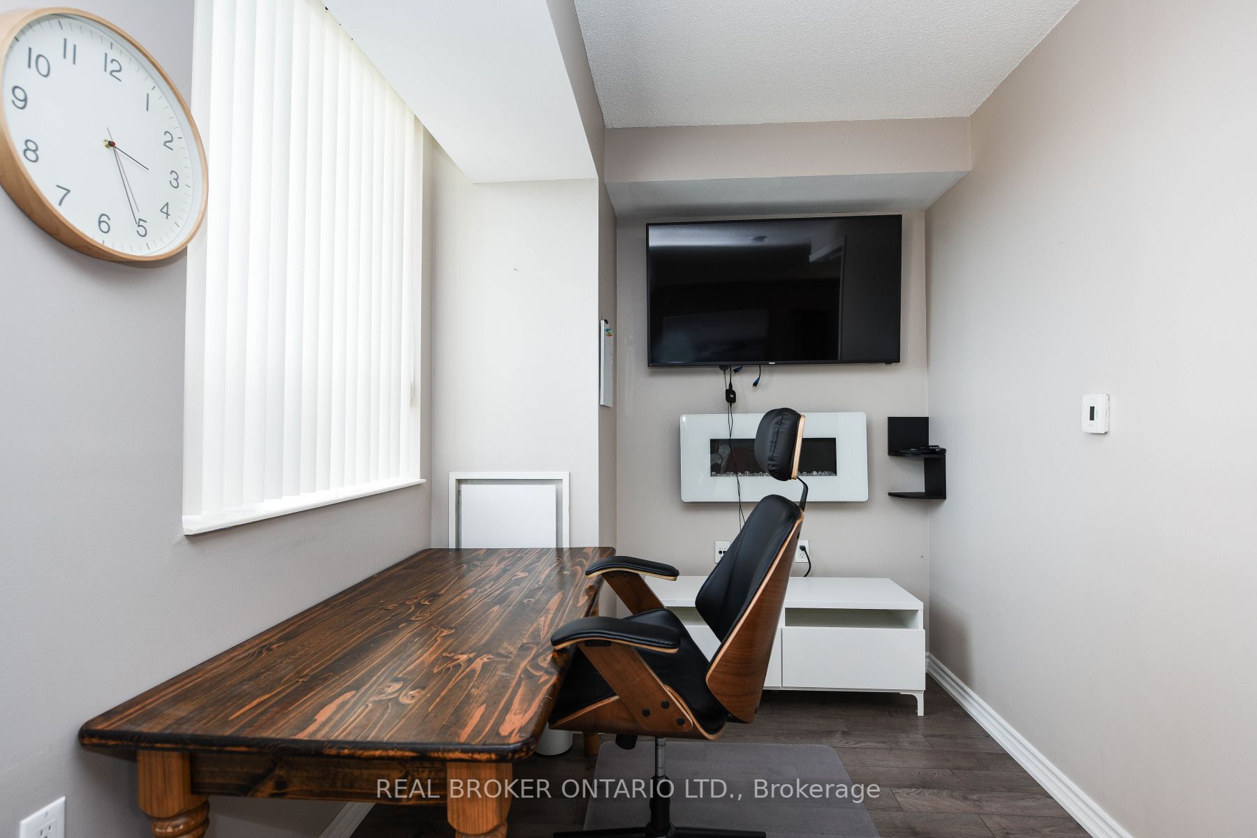 200 Burnhamthrope Rd E, #607