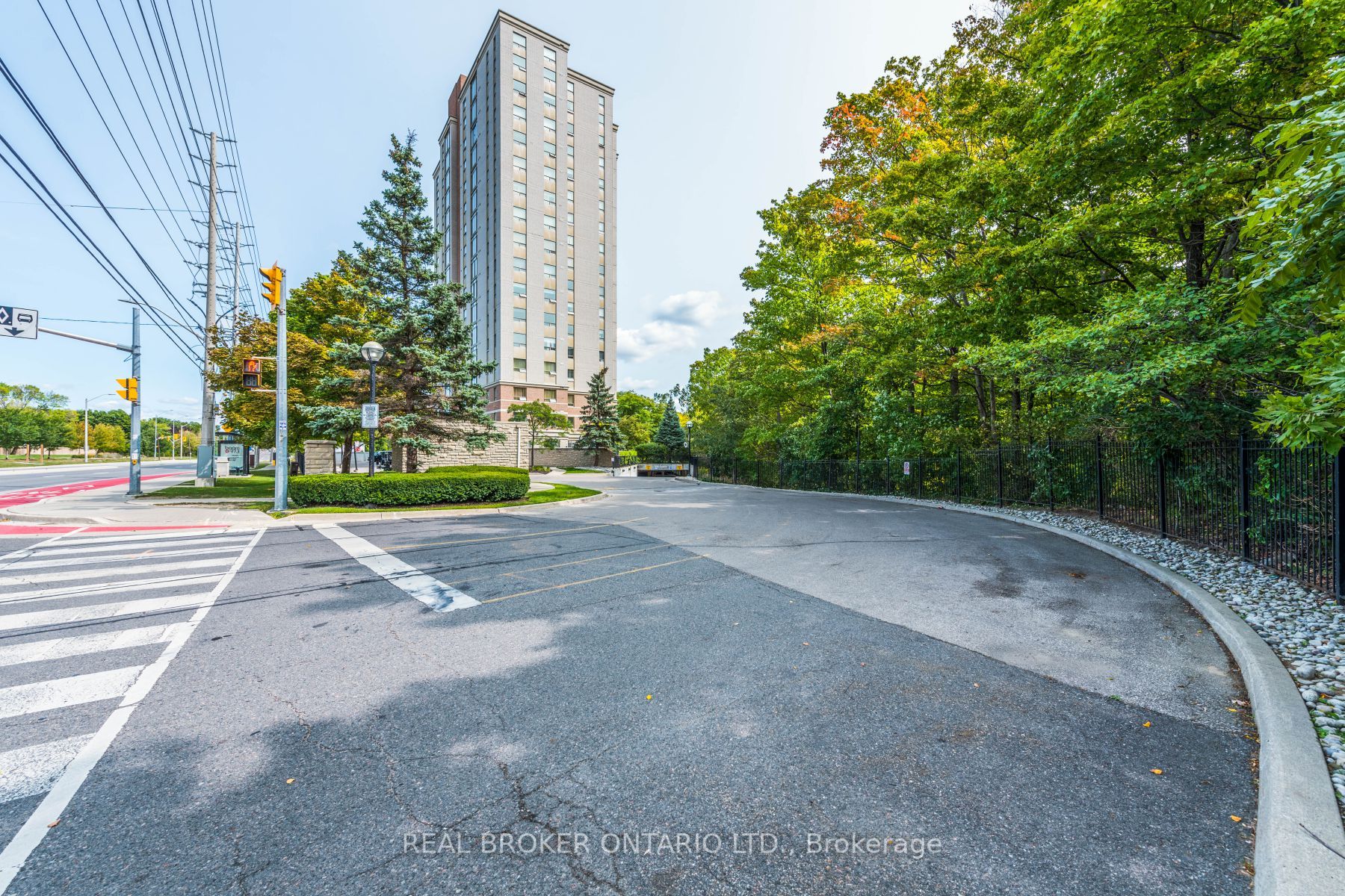 200 Burnhamthrope Rd E, #607