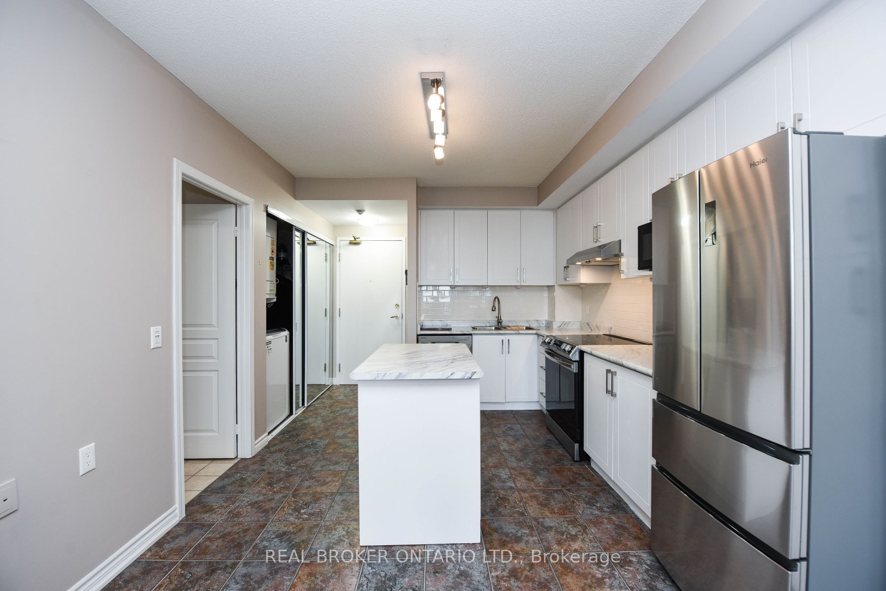 200 Burnhamthrope Rd E, #607