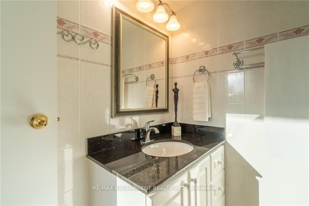 3650 Kaneff Cres, #2106
