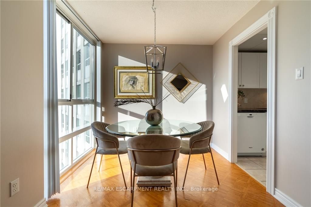 3650 Kaneff Cres, #2106