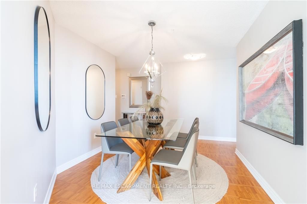 3650 Kaneff Cres, #2106