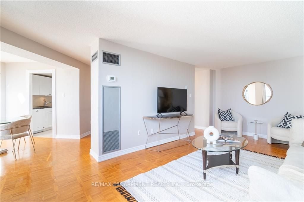 3650 Kaneff Cres, #2106