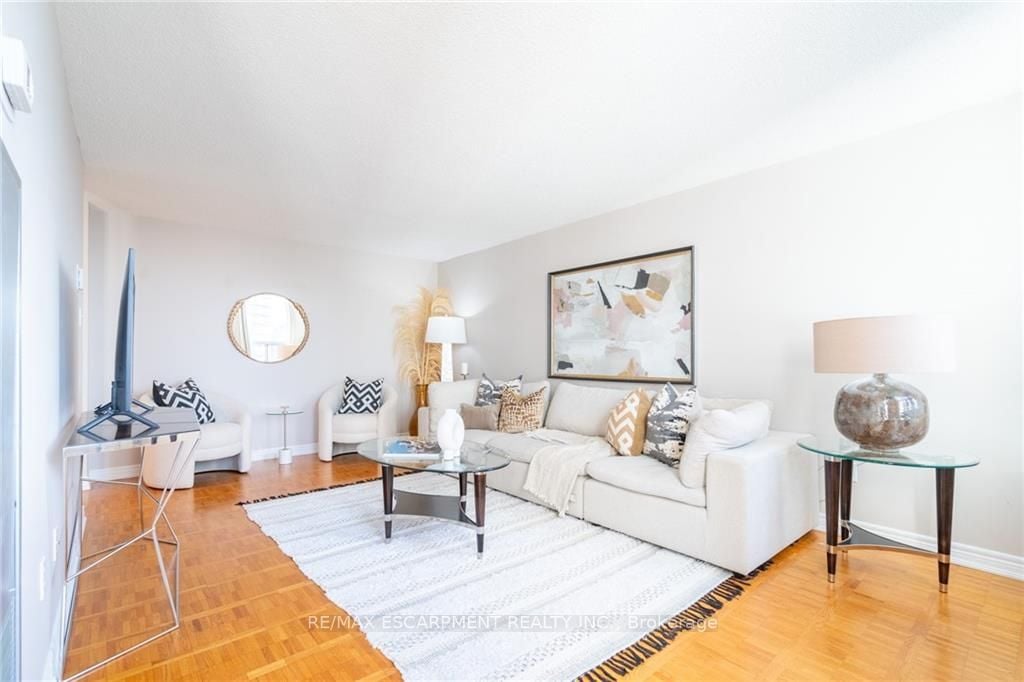3650 Kaneff Cres, #2106