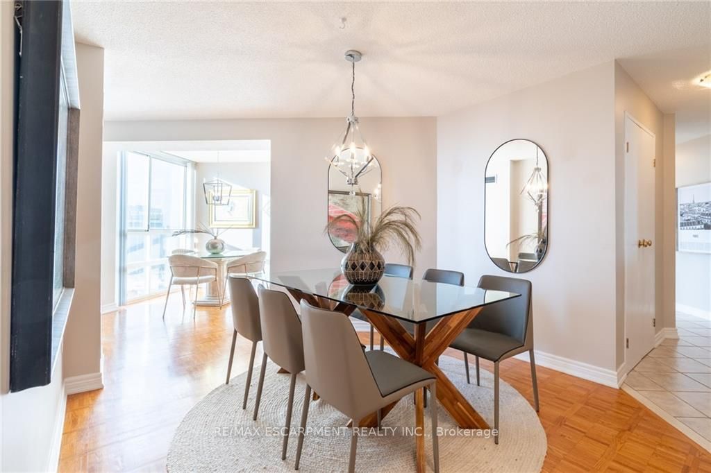 3650 Kaneff Cres, #2106