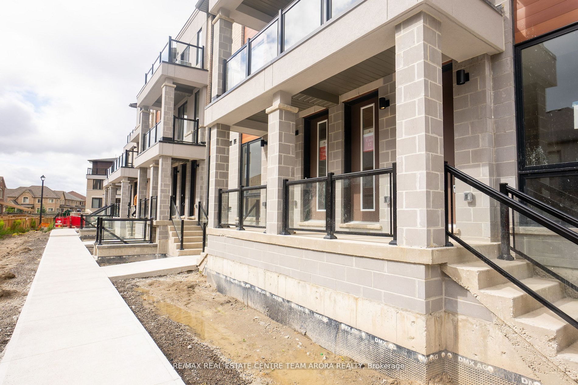 20 Knotsberry Circ, #17