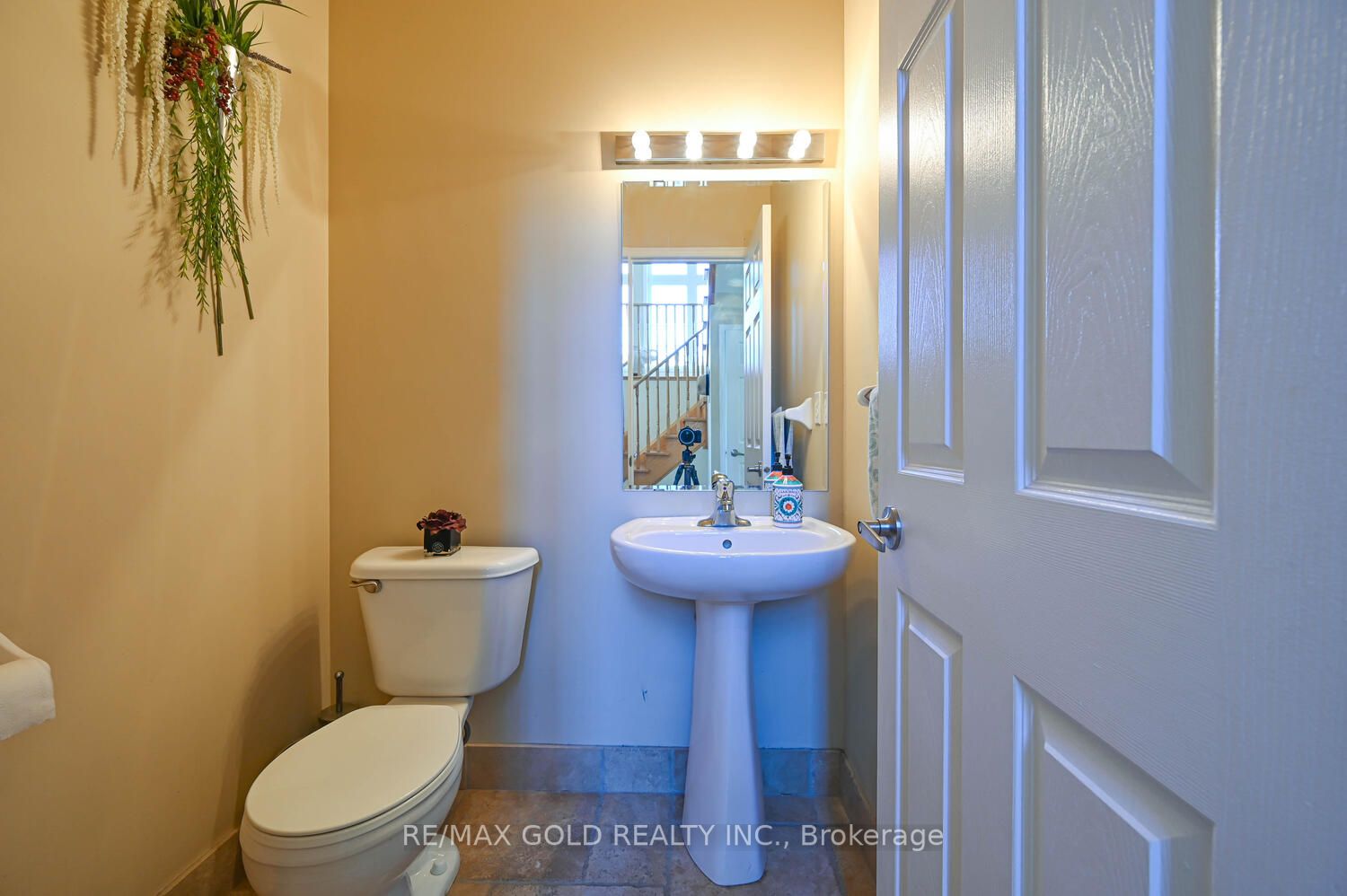 104 Rubysilver Dr