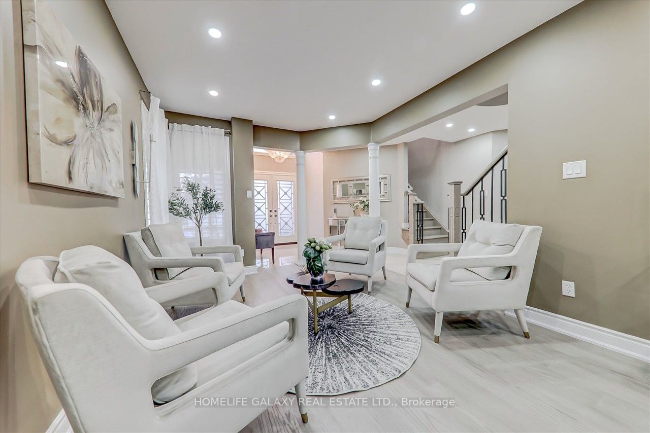 12 Woodcreek Dr