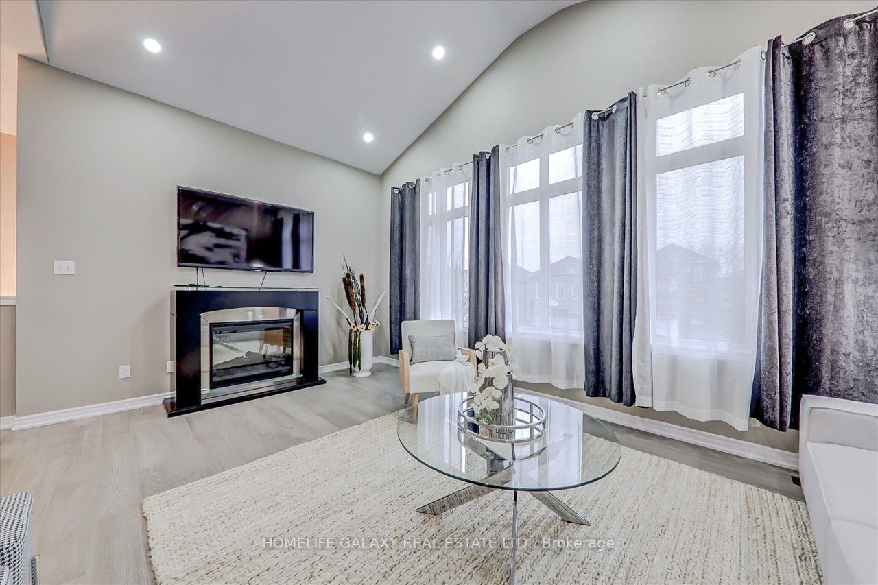 12 Woodcreek Dr