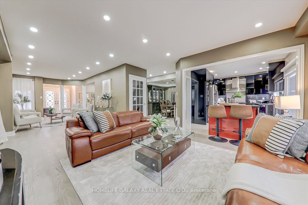 12 Woodcreek Dr