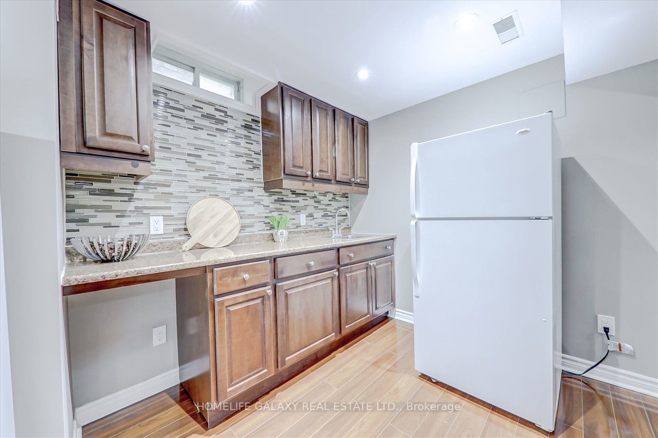 12 Woodcreek Dr