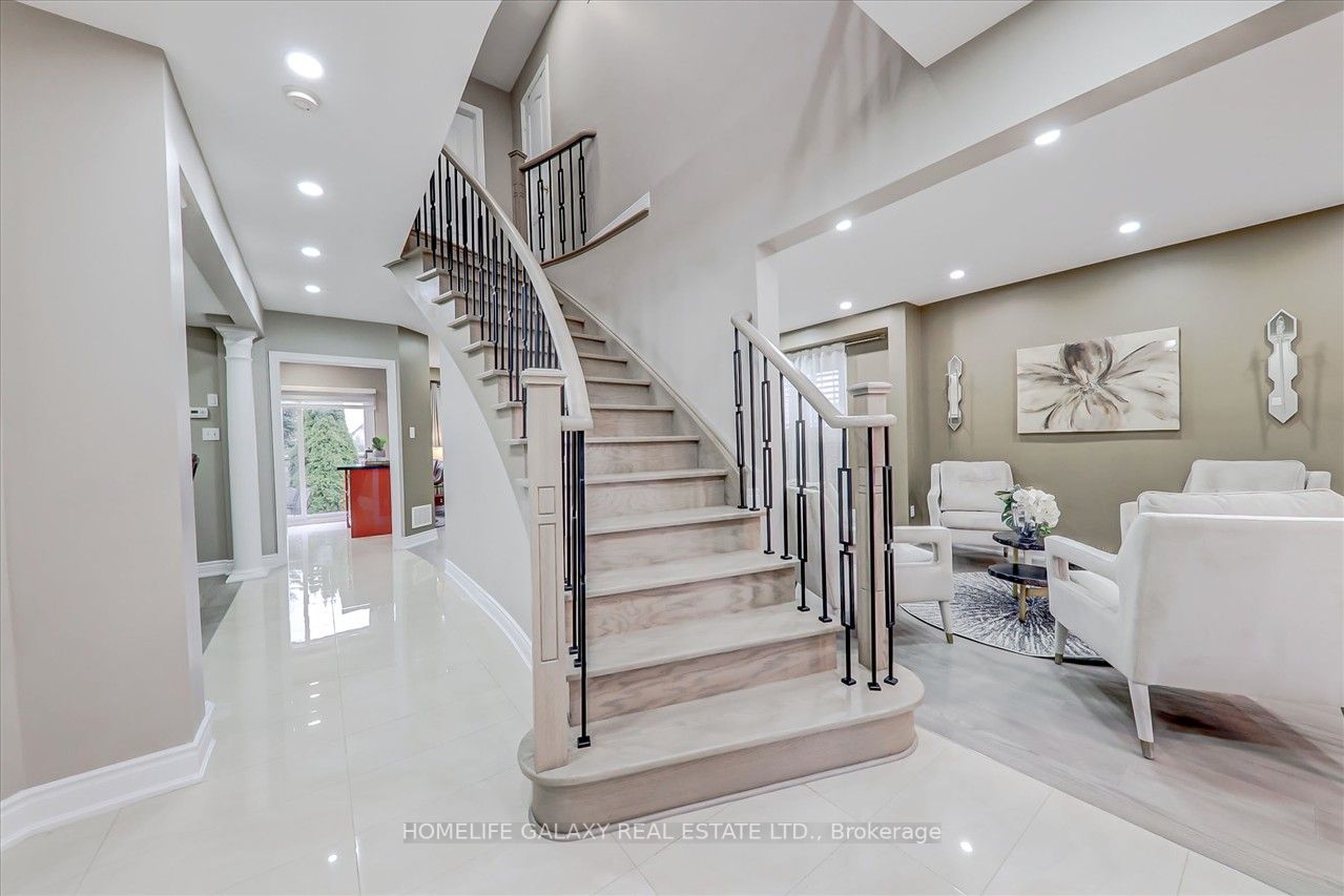 12 Woodcreek Dr