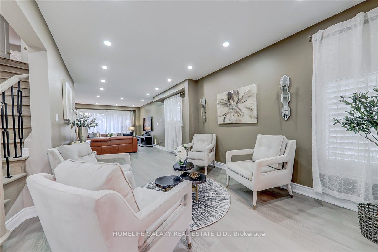 12 Woodcreek Dr