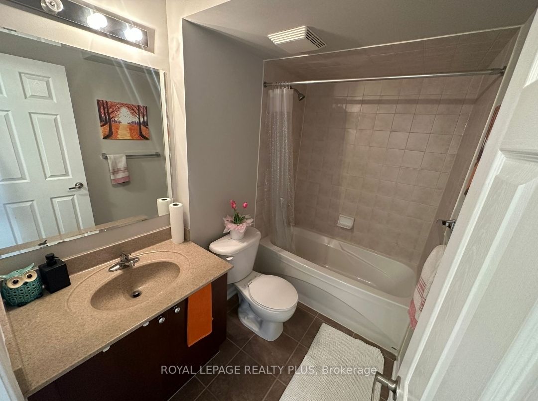 734 Neighbourhood Circ, #2