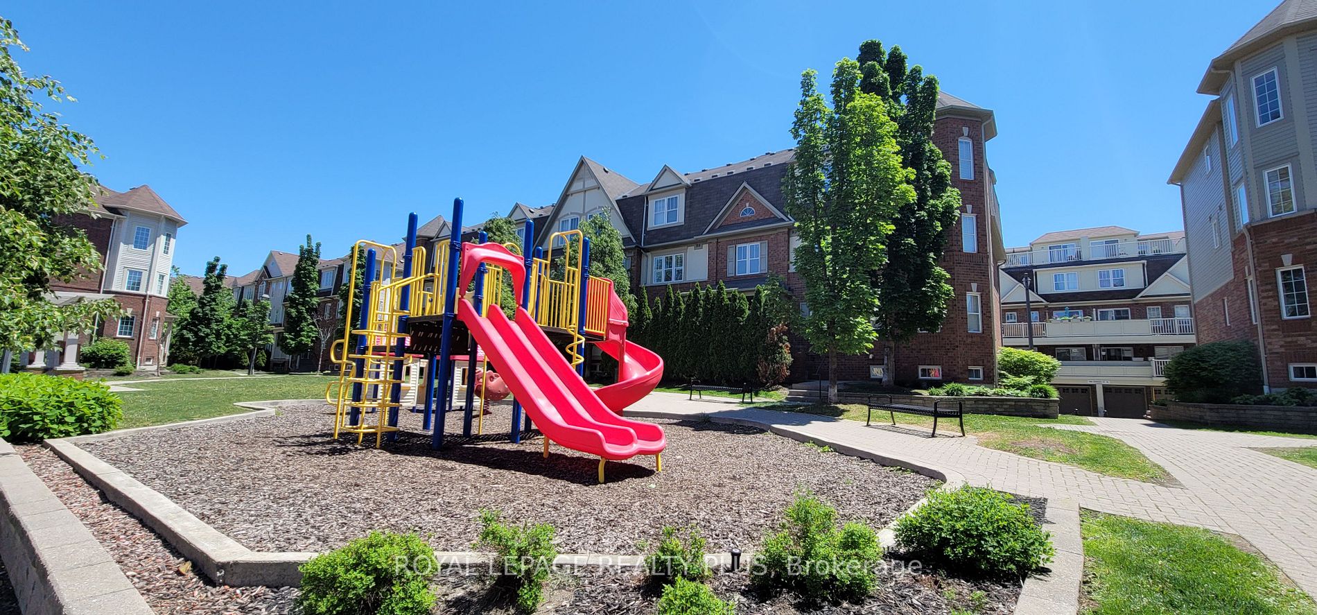 734 Neighbourhood Circ, #2
