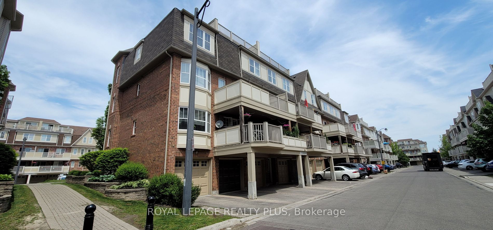 734 Neighbourhood Circ, #2