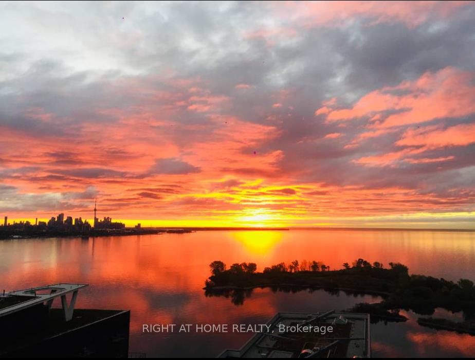 2200 Lake Shore Blvd W, #822