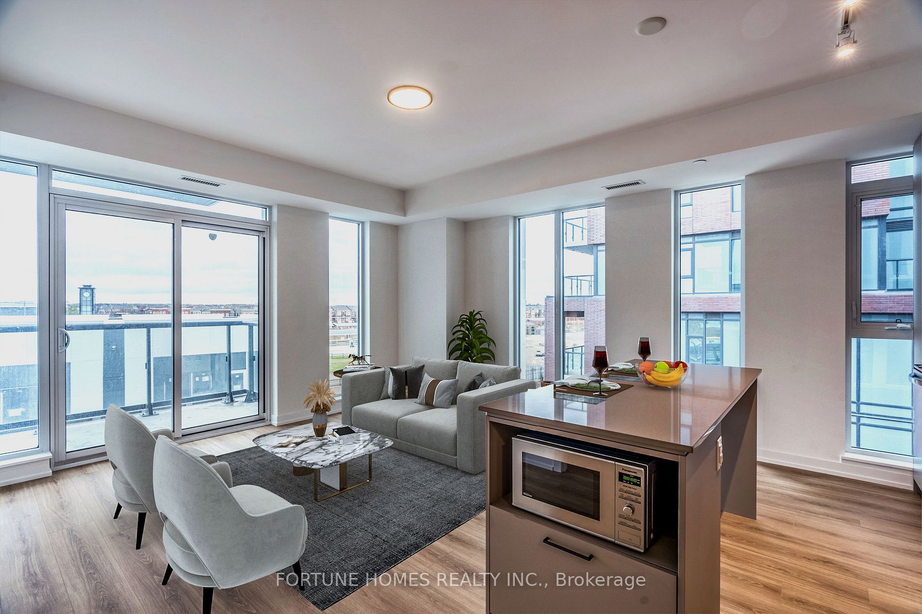 10 Lagerfeld Dr, #404