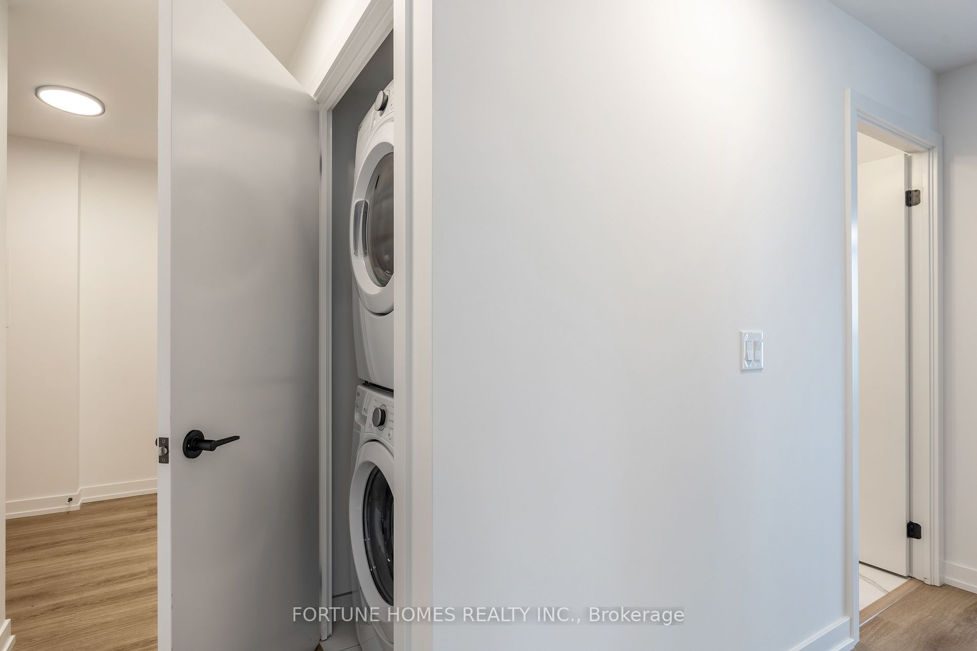 10 Lagerfeld Dr, #404