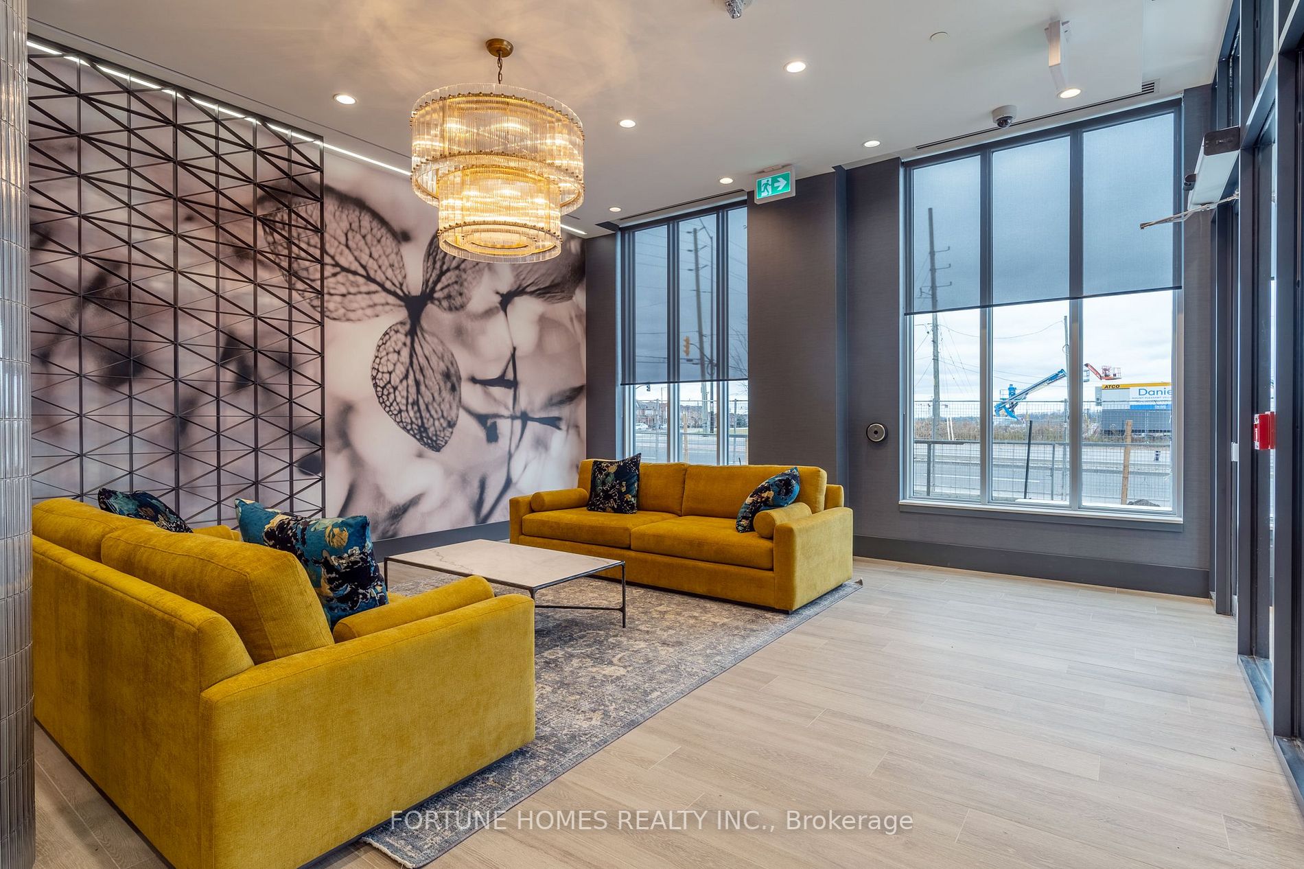 10 Lagerfeld Dr, #404