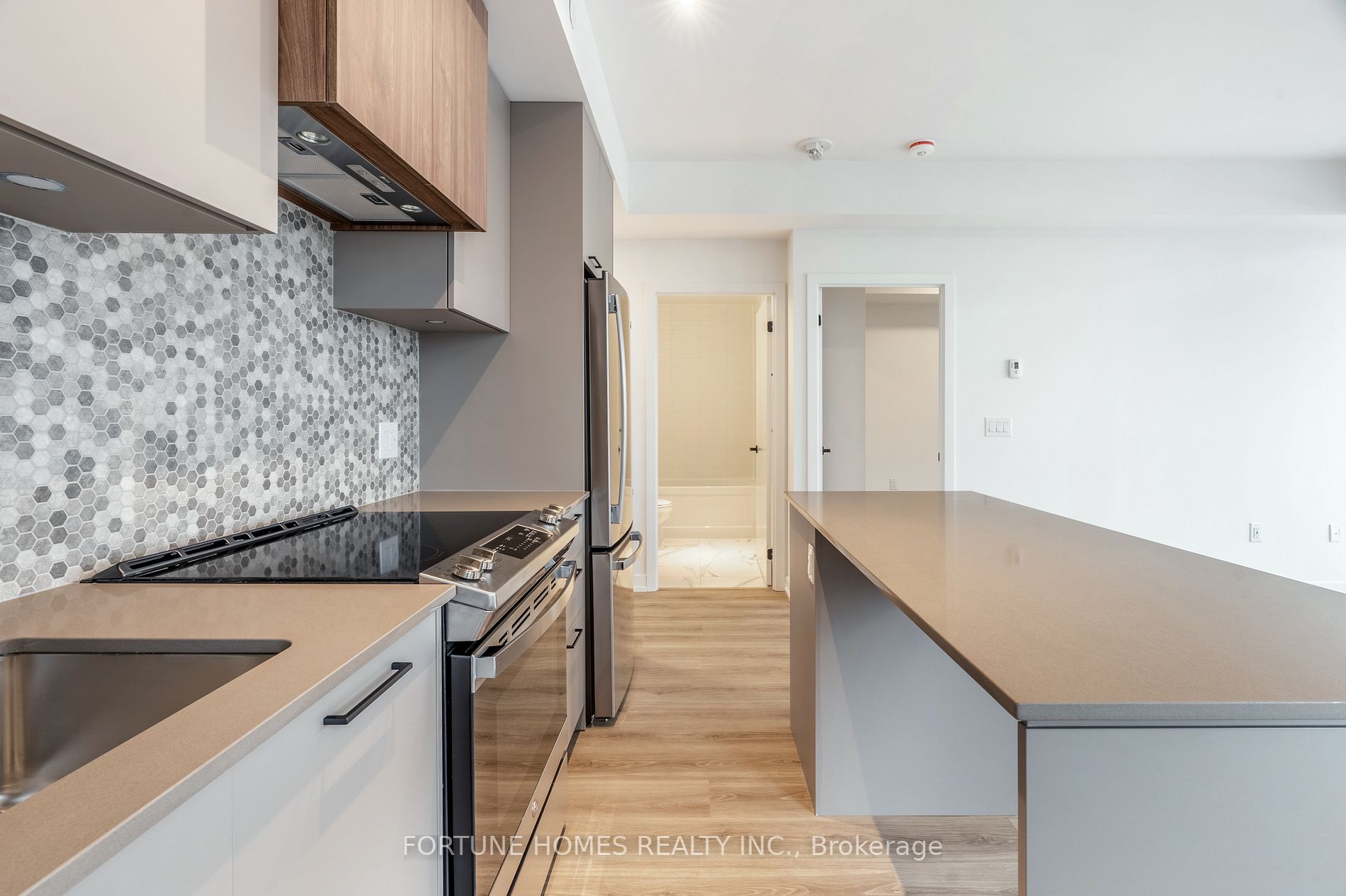 10 Lagerfeld Dr, #404